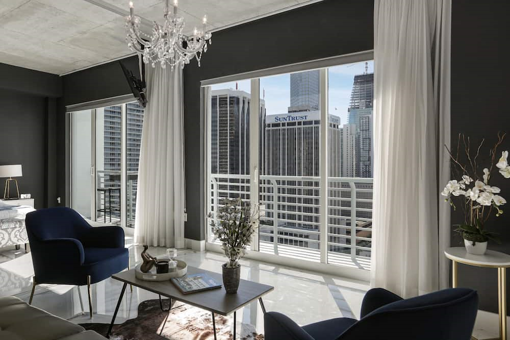 Sip, Savor, and Soak in the Wine Scene in Miami With Rent By Owner