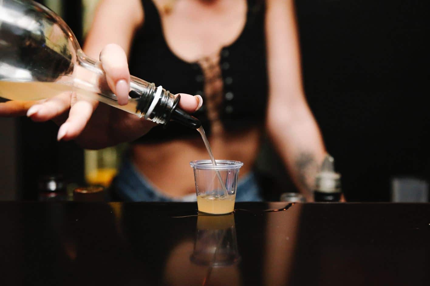 a bartender pouring a shot for Barcelona nightlife enjoyers
