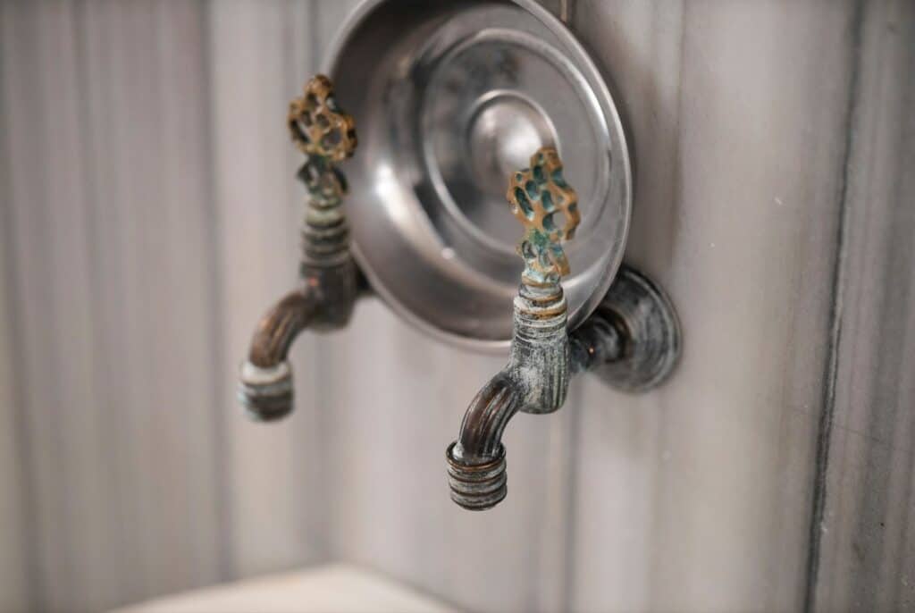 Many of the best hammams in Istanbul still use antique bronze fixtures, which date all the way back to the Ottoman period.