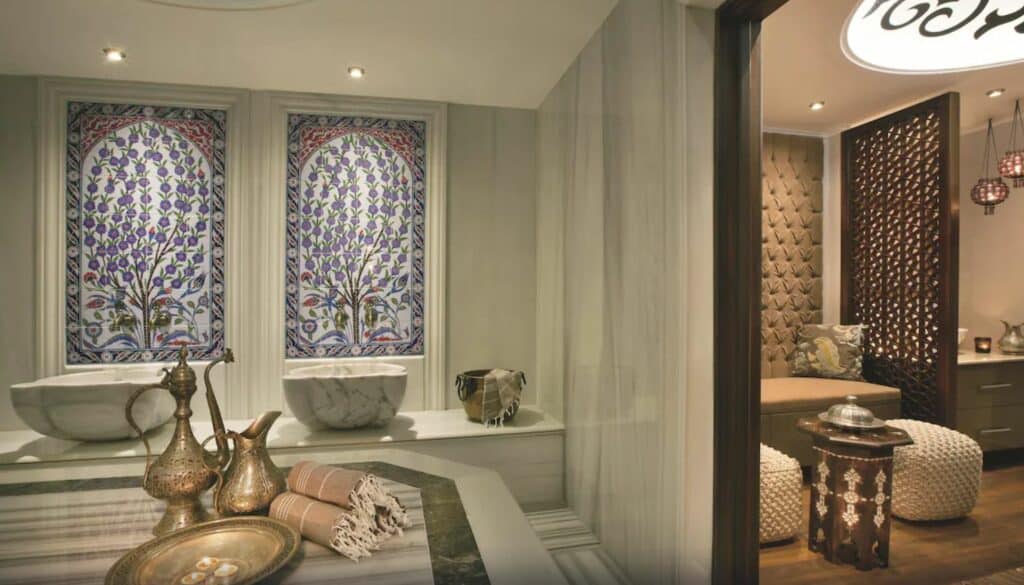 
Hammam bath attendants use several implements during a session, such as the kessa glove or an exfoliating wash cloth