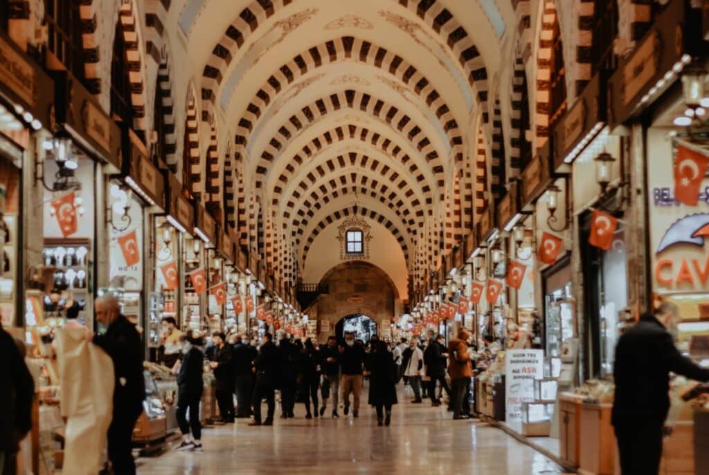 10 Istanbul Street Shopping Areas & Nearby Lodging