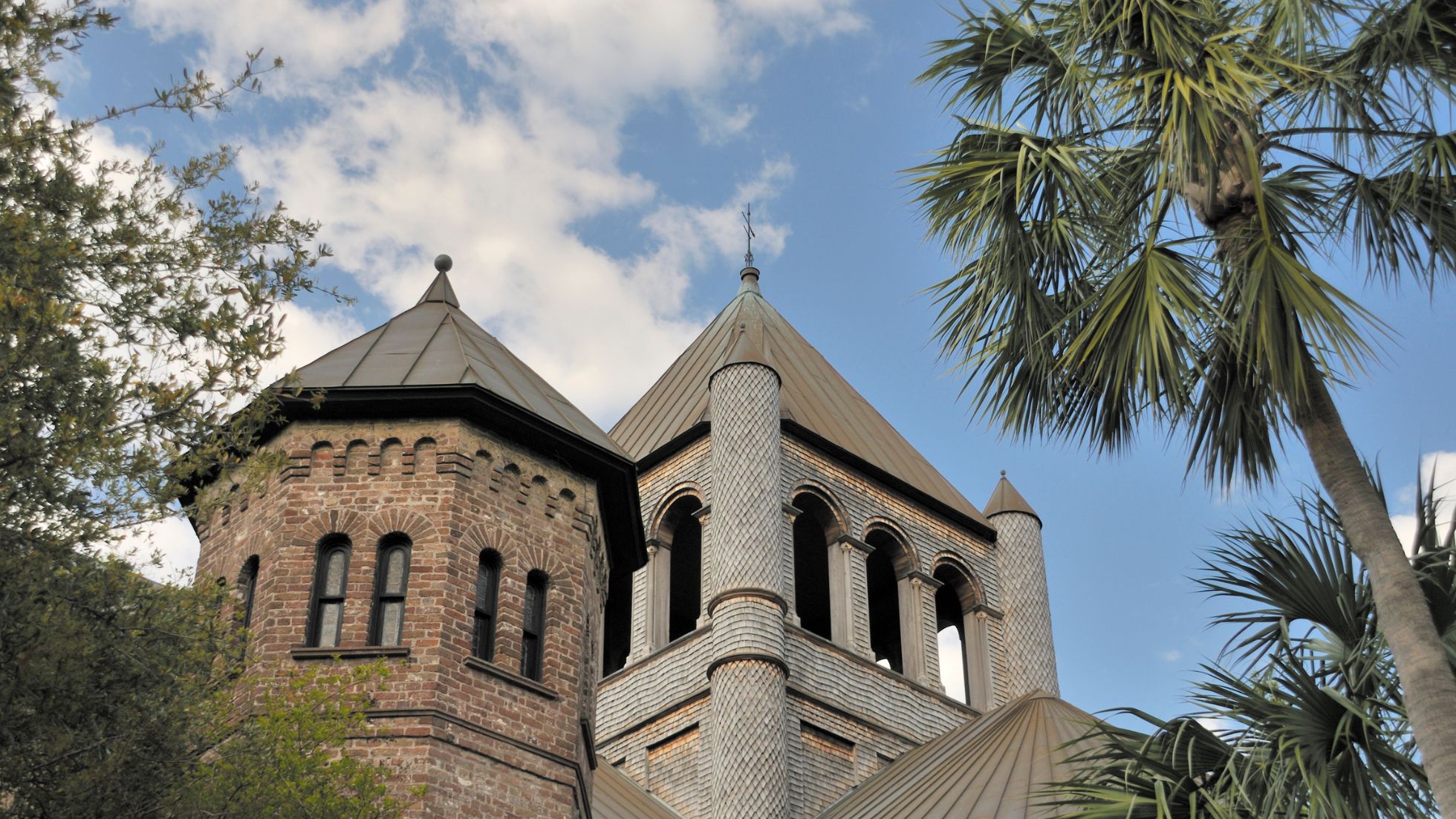 An image depicting a historical landmark to see, when you stay at a vacation rental in Charleston, South Carolina.