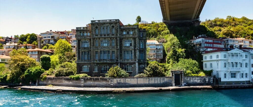 Various buildings along the Bosphorus shoreline sport Ottoman architecture as well as European architecture
