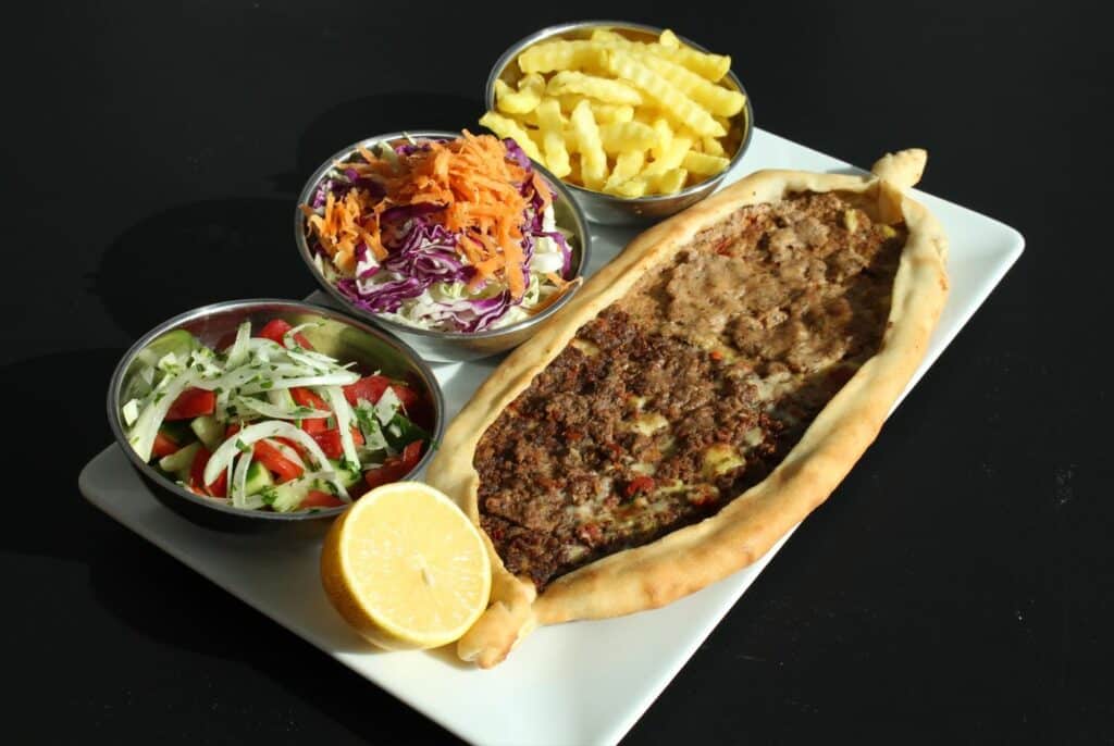 Istanbul food lovers will know that Pide has the very best of all Turkish culinary components - flatbread, spiced, minced meat, crunchy vegetables, and a drizzle of lemon juice.