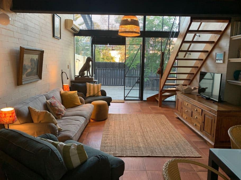 NIKKI'S BEACH HOUSE (for people traveling with pets)