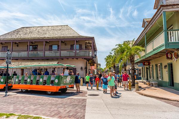 See the Sights on an Old Town Trolley Tour