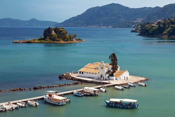 Take Photos at Vlacherna Monastery